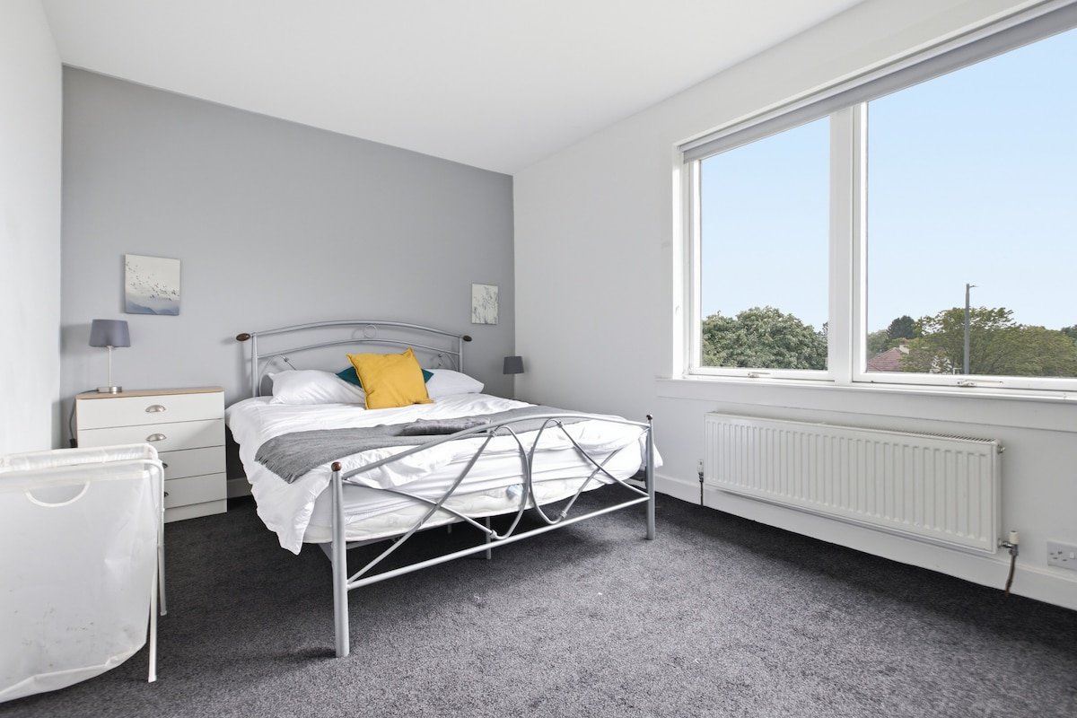 Spacious 3BR Flat With Garden and Free Parking photo 1
