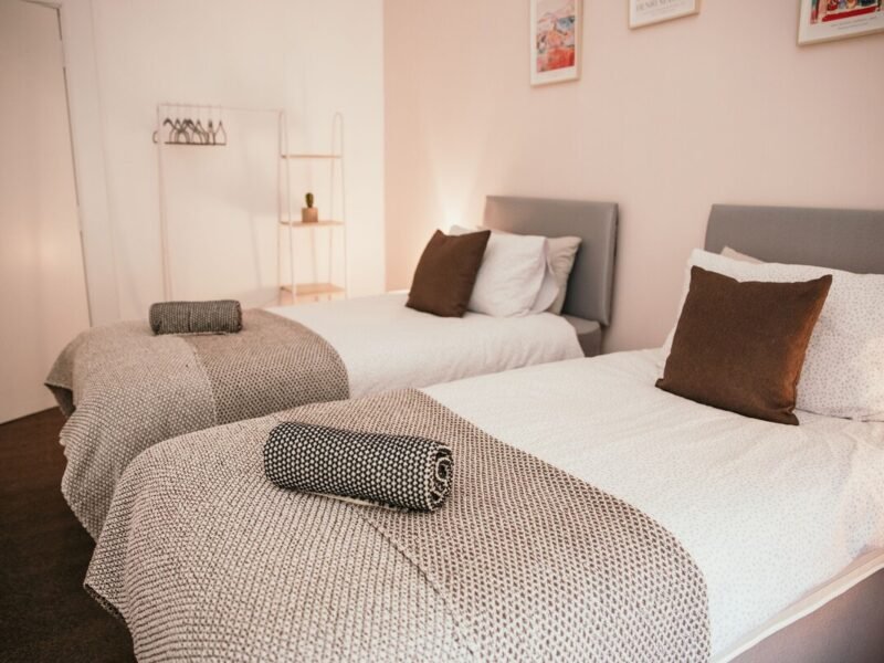 Spacious 4-Bed City Gateway + Free Parking photo 4