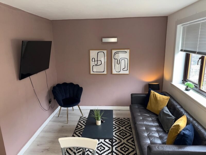 Stylish 2BR • City Center + Free Parking photo 1