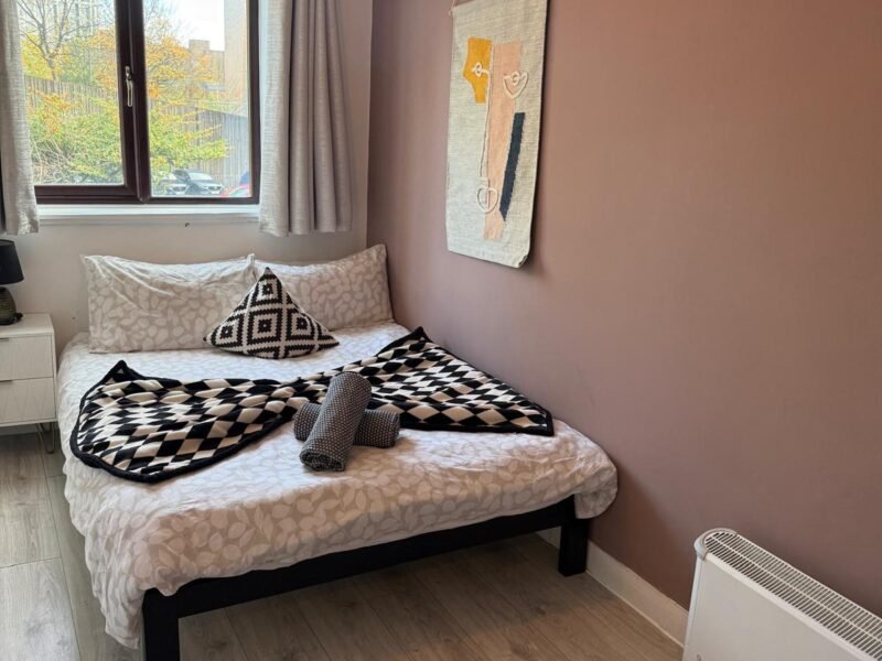 Stylish 2BR • City Center + Free Parking photo 3