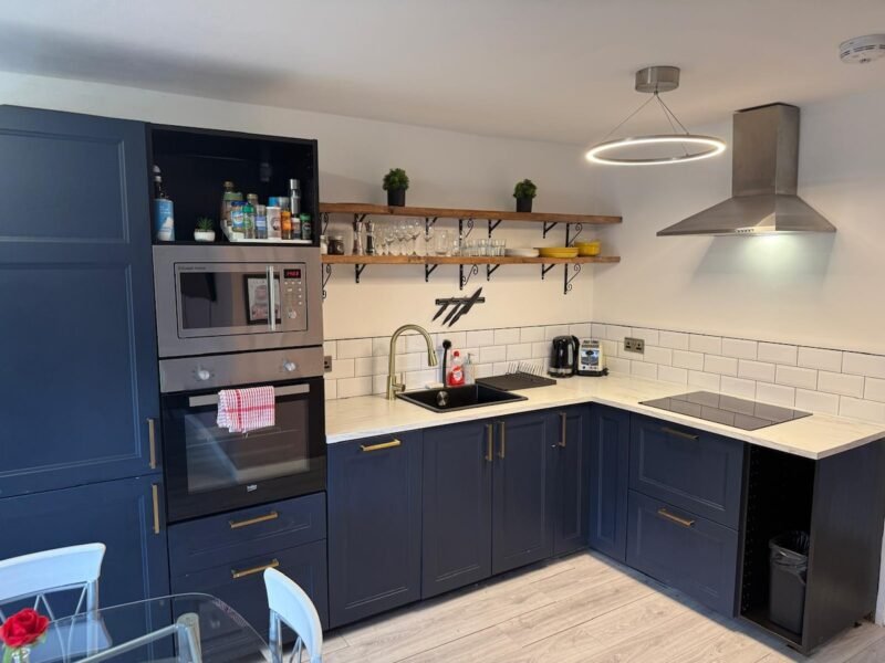 Stylish 2BR • City Center + Free Parking photo 4