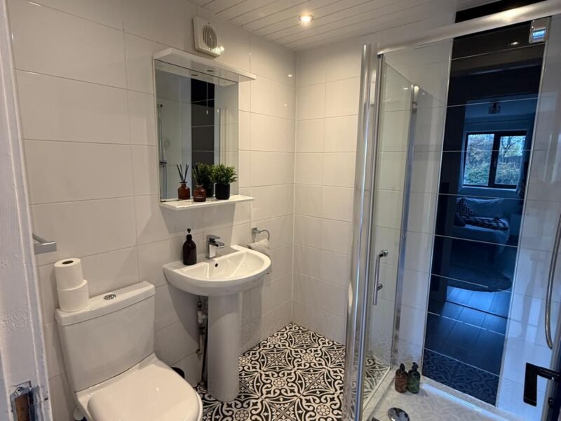 Stylish 2BR • City Center + Free Parking photo 5