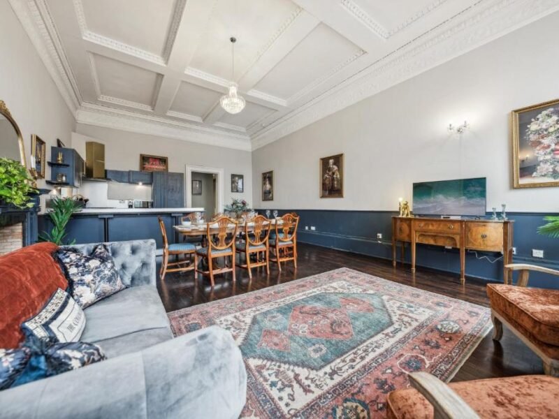 Stylish 2BR Flat • Walk to Hydro & City Centre photo 1