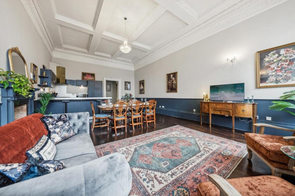 Stylish 2BR Flat • Walk to Hydro & City Centre photo 1