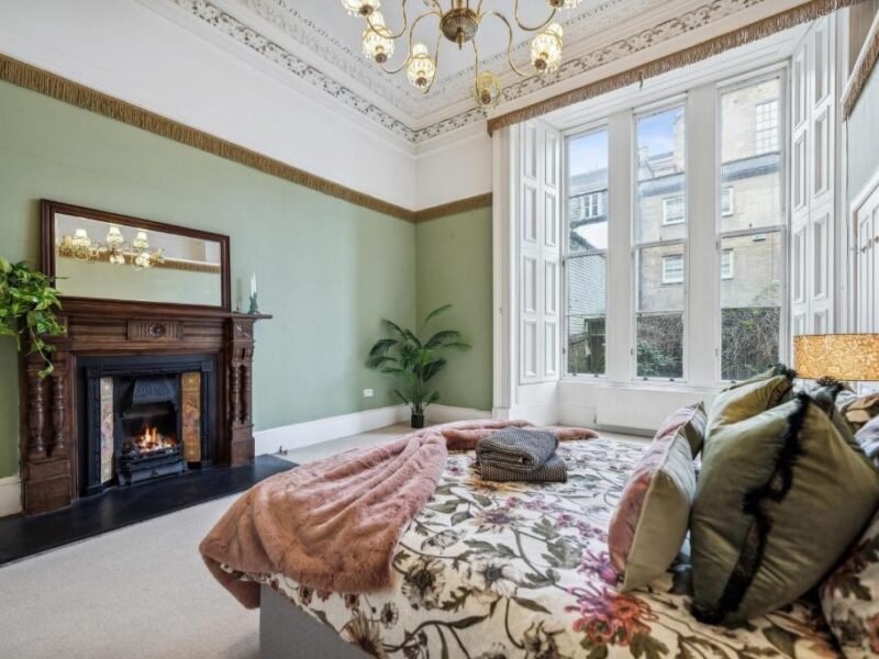 Stylish 2BR Flat • Walk to Hydro & City Centre photo 3