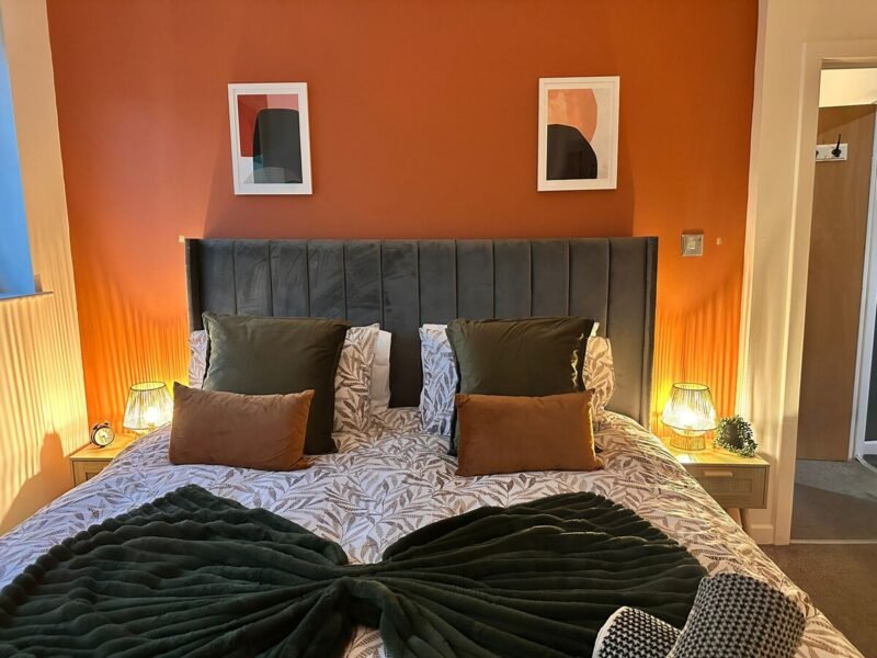 Stylish 2BR Hideaway • Heart of the City photo 3