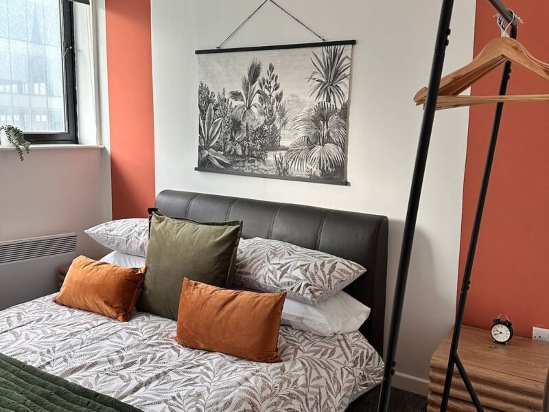 Stylish 2BR Hideaway • Heart of the City photo 4