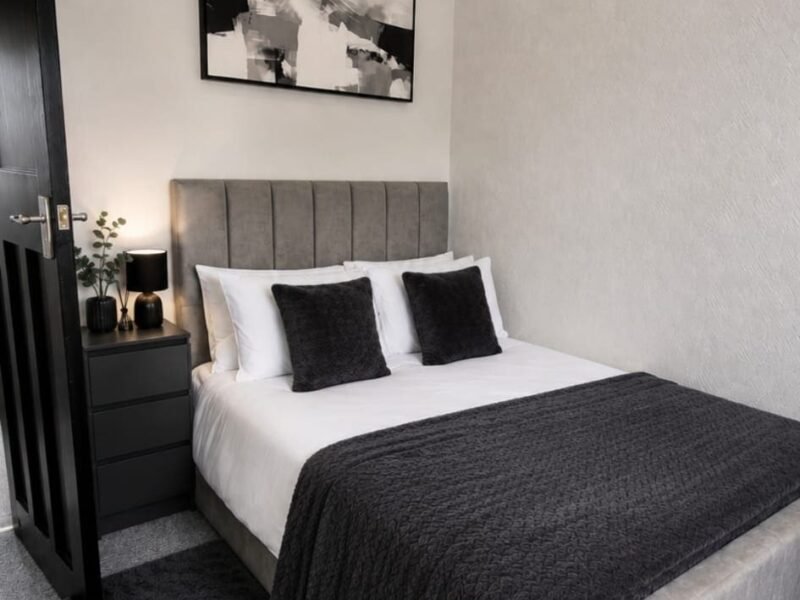 Stylish 3BR Flat · Near Ibrox · Parking · Sleeps 8 photo 2